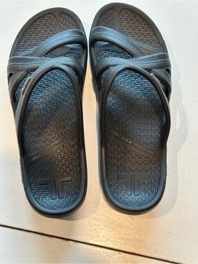 TELIC Mallory Slide Sandal